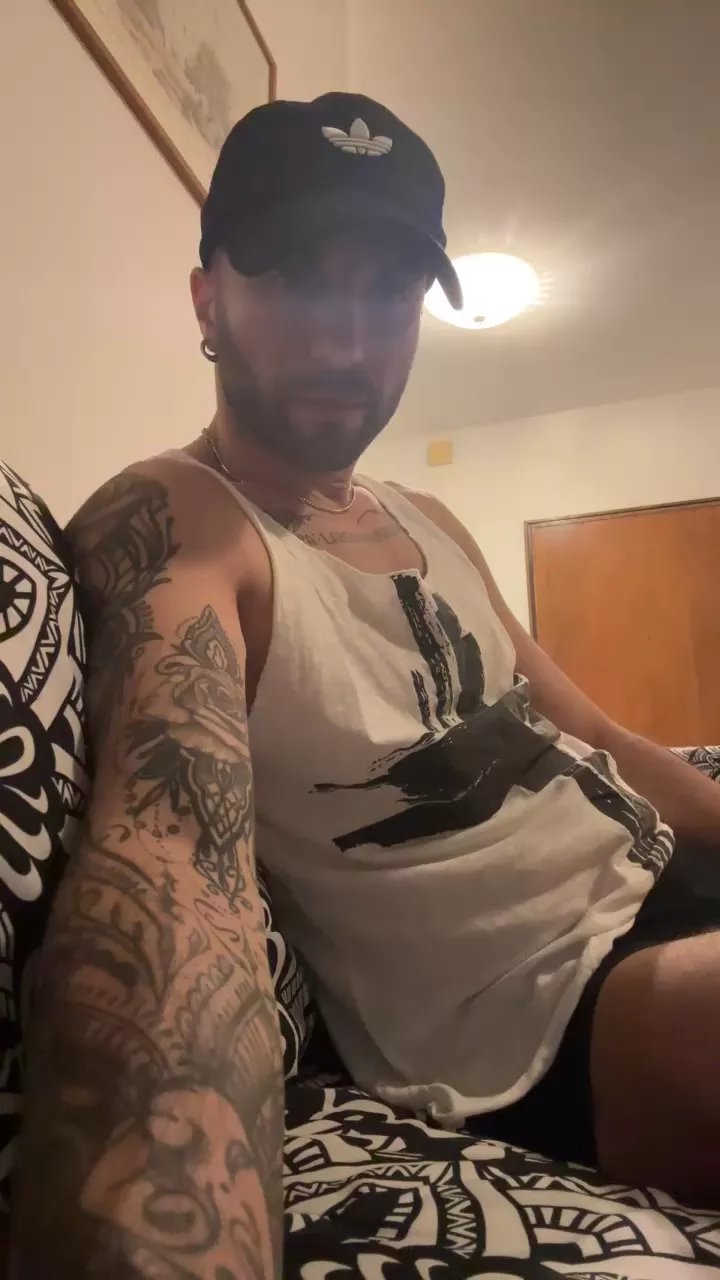 Offline Santos_94 on Cam4