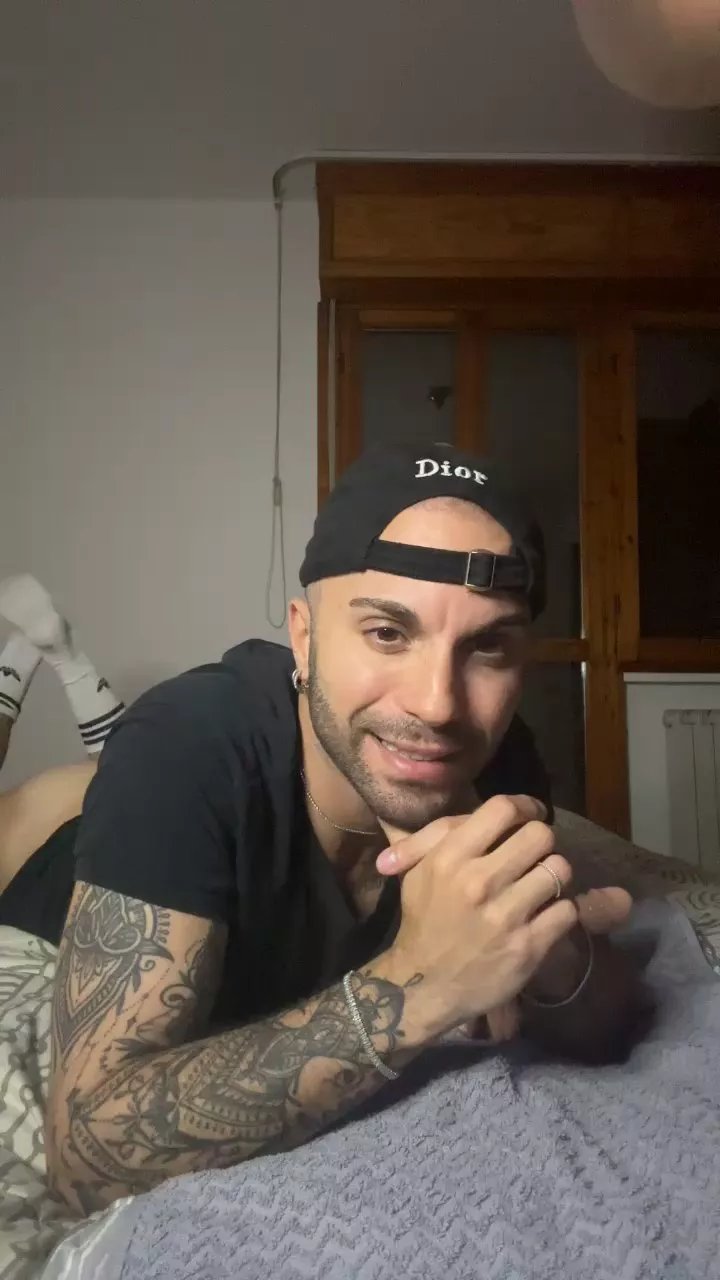 Offline Santos_94 on Cam4