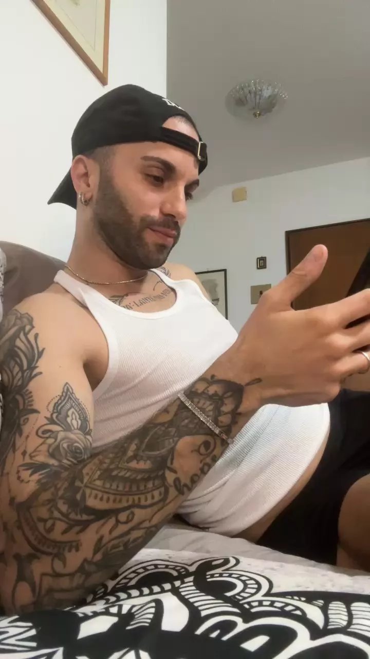 Offline Santos_94 on Cam4