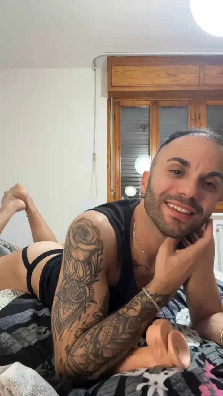Offline Santos_94 on Cam4