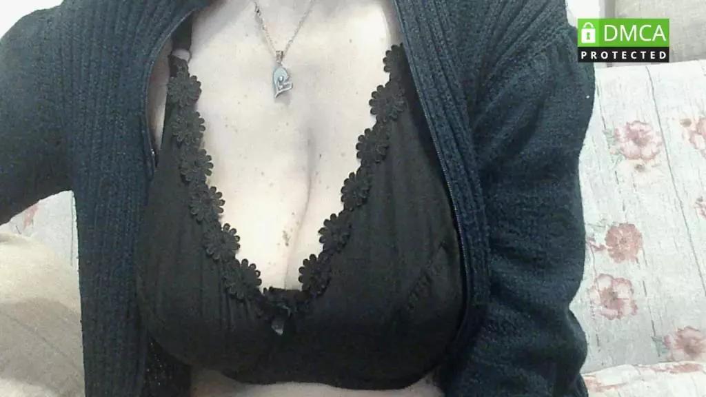 sexy_tettona on Cam4 