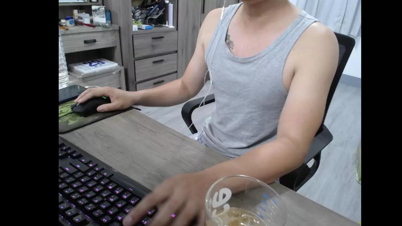 smallsmallwa on Cam4 