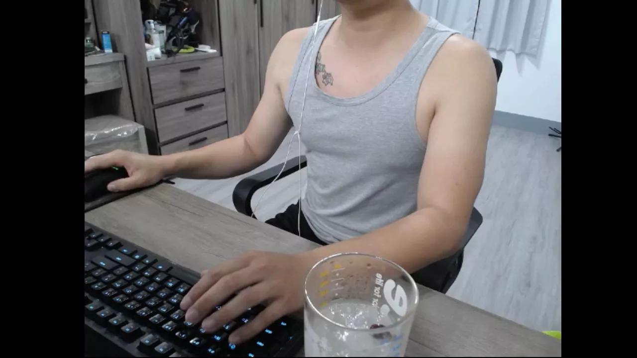 smallsmallwa on Cam4 