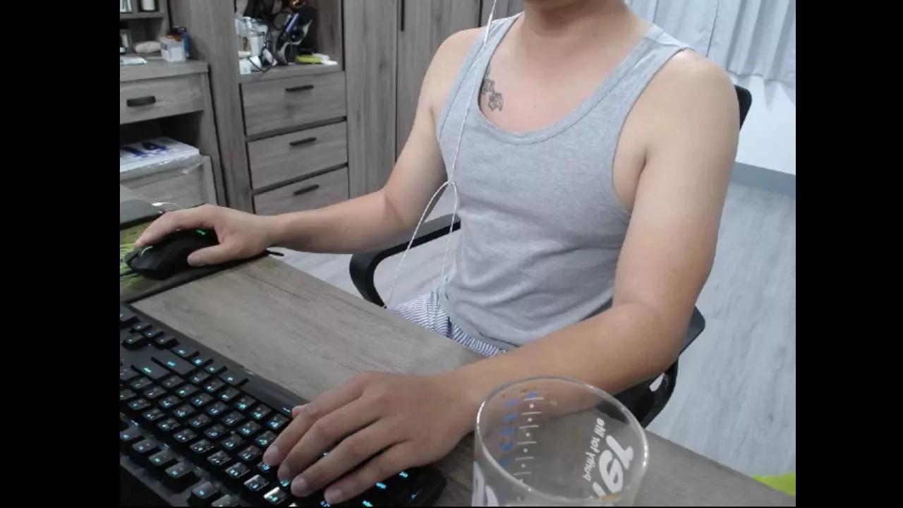 smallsmallwa on Cam4 