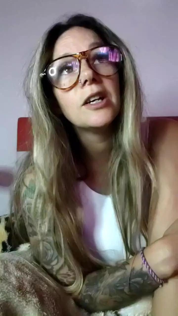 TheQueenMilf on Cam4 