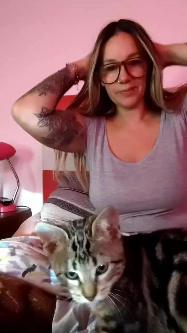 TheQueenMilf on Cam4 