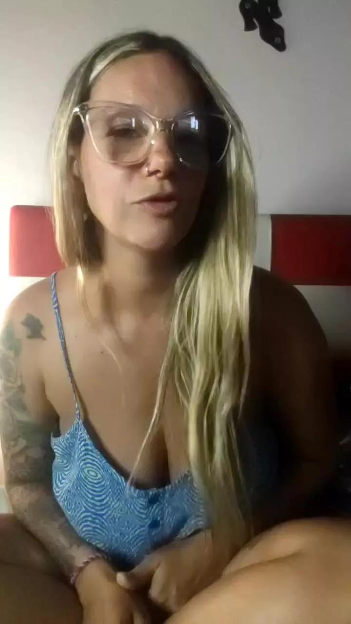 TheQueenMilf on Cam4 