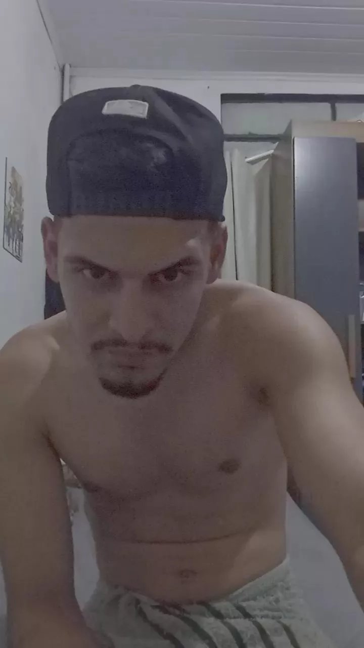 Offline Vict0rhott on Cam4