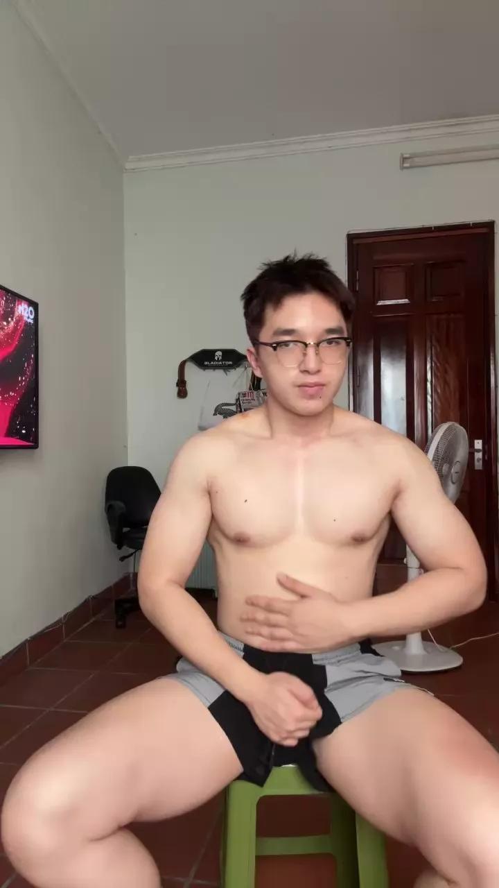VieMuscularStu on Cam4 