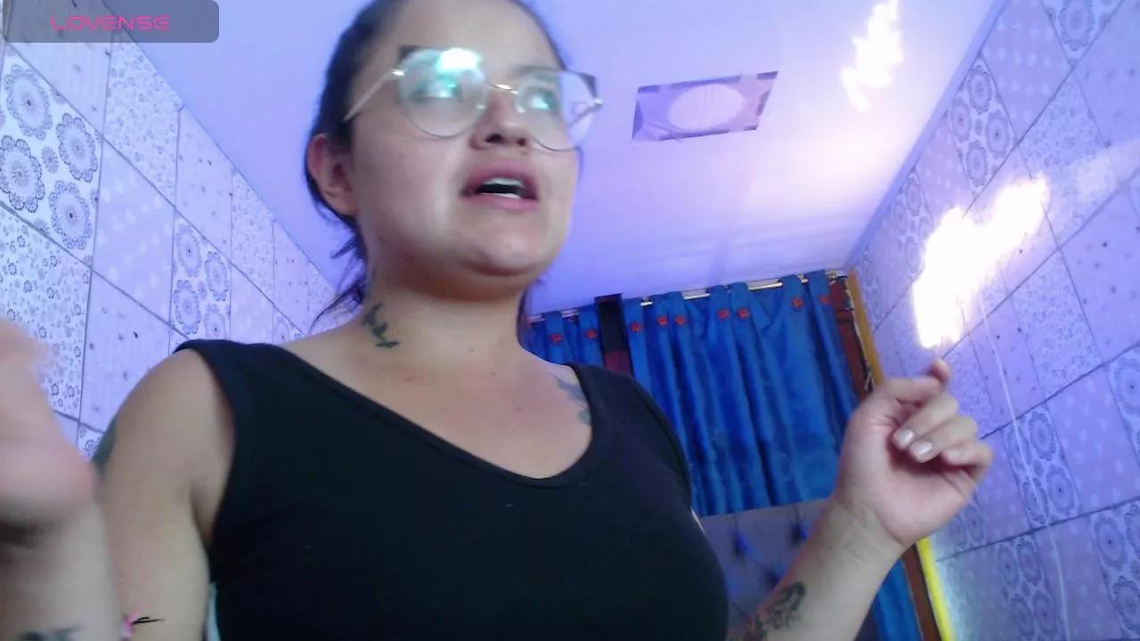 vitoria23_ on Cam4 