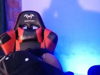 Offline latinmia23hot on CamSoda