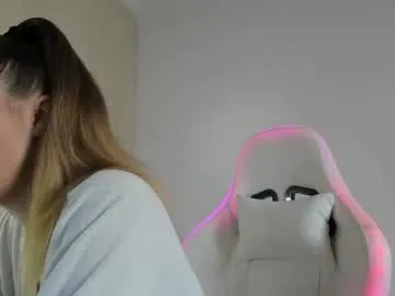 Freechat adventurina on Chaturbate