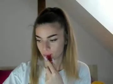 Freechat adventurina on Chaturbate