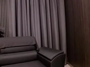 Freechat antoniovalentinidiamond on Chaturbate