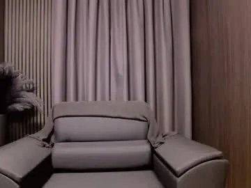 Freechat antoniovalentinidiamond on Chaturbate