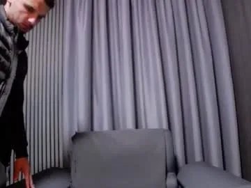 Freechat antoniovalentinidiamond on Chaturbate