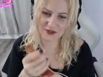 Freechat bellastar84 on Chaturbate