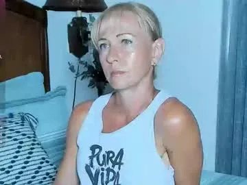 Freechat christine_35 on Chaturbate