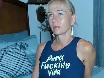 Freechat christine_35 on Chaturbate