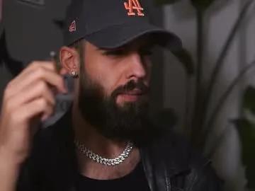 Freechat hairyrobxxx on Chaturbate