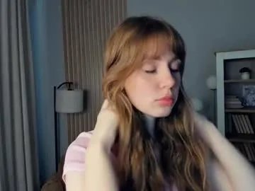 Freechat icyhoneybite on Chaturbate