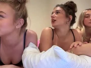 Freechat kenziesmithh on Chaturbate