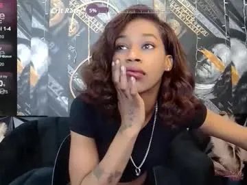 Freechat lilmissbaddiexxx on Chaturbate