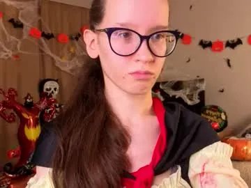 Freechat lynettebails on Chaturbate