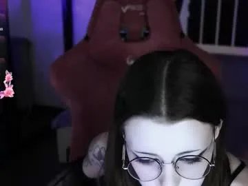 Freechat prettybones on Chaturbate