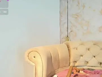 Freechat selenareyess on Chaturbate