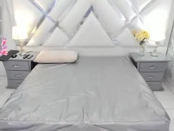 Freechat selenareyess on Chaturbate