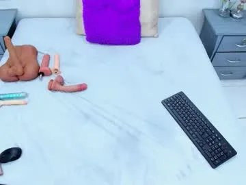 Freechat selenareyess on Chaturbate