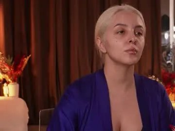 victoriamorrone on Chaturbate