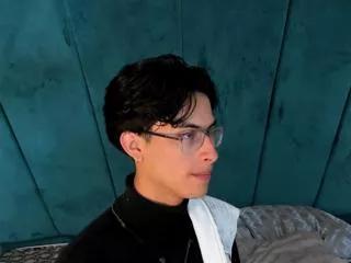aaron_ez on Flirt4Free 