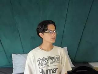 aaron_ez on Flirt4Free 