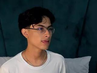 aaron_ez on Flirt4Free 