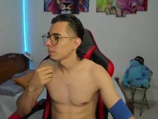 Offline max_hunterr on Flirt4Free