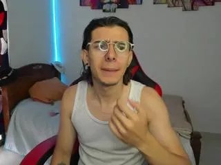 Offline max_hunterr on Flirt4Free