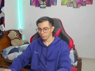 Offline max_hunterr on Flirt4Free