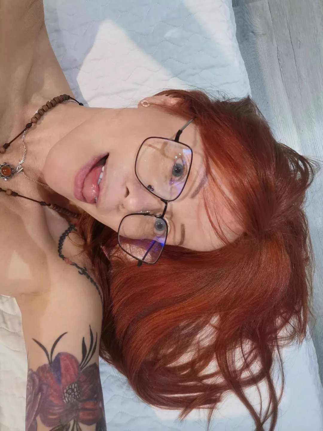 Offline Carolinakiss23 on Streamate
