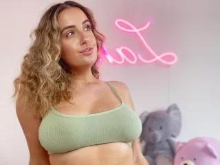LuckyLana on Streamate 
