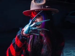 Offline MaddyeWaves on Streamate