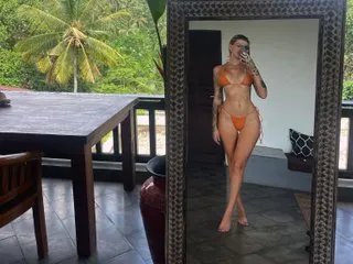 Offline UKRaunchyRobyn on Streamate