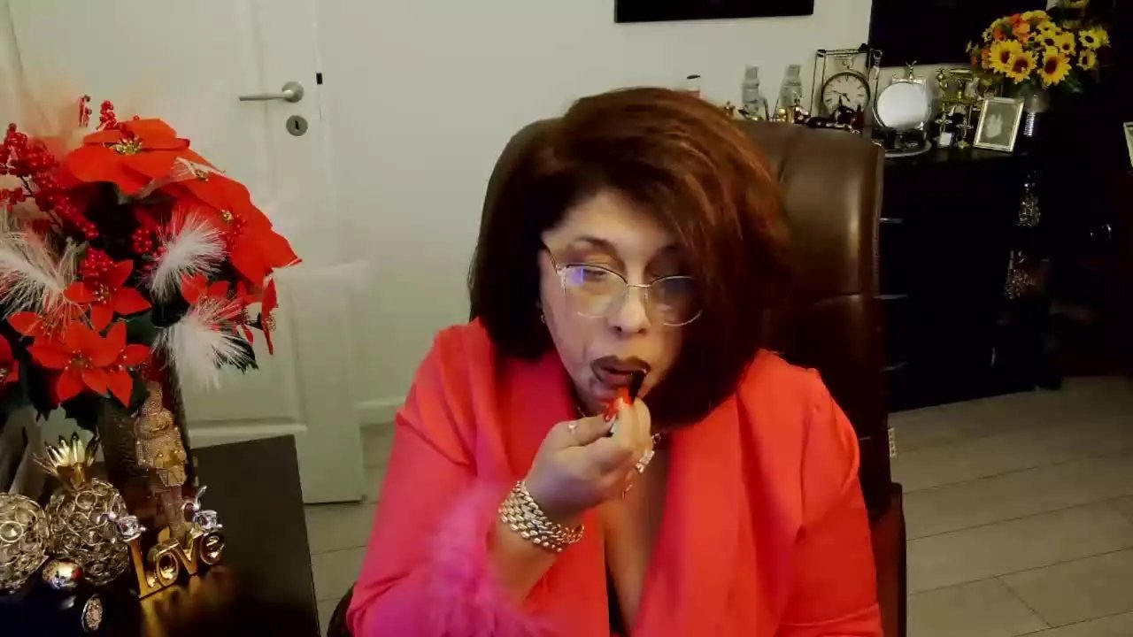 Offline ClassybutNaughty on Streamray