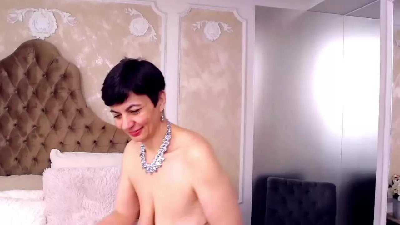 JuliaWinslet on Streamray 