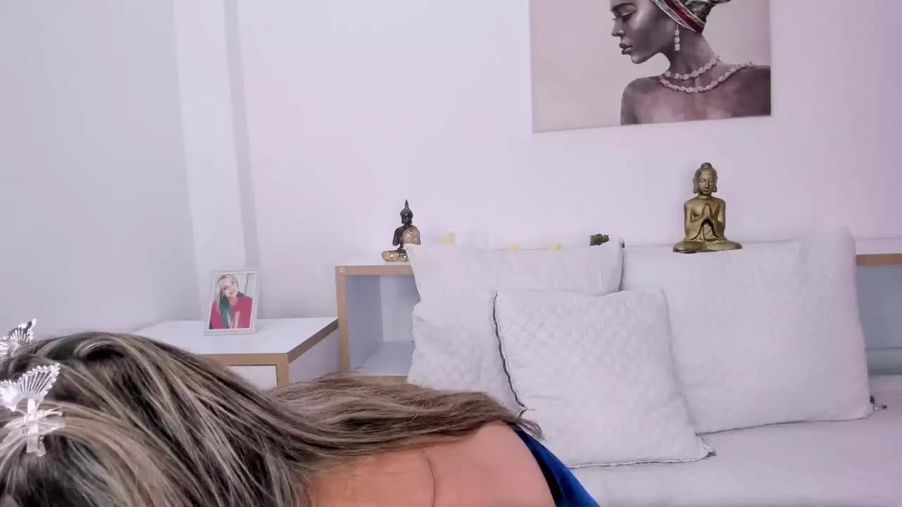 NicoleDior on Streamray 