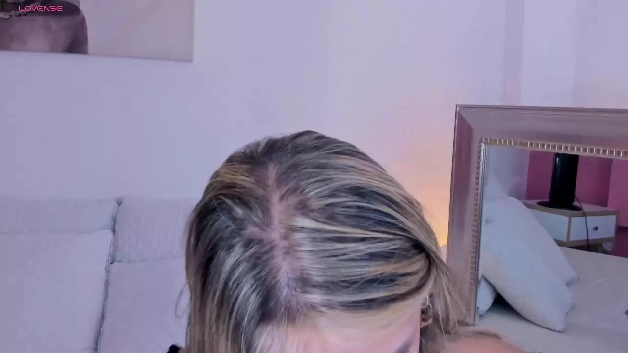 NicoleDior on Streamray 