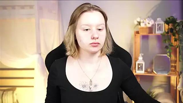 AdeleLoomis on StripChat 