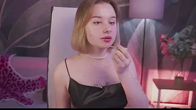 AdeleLoomis on StripChat 