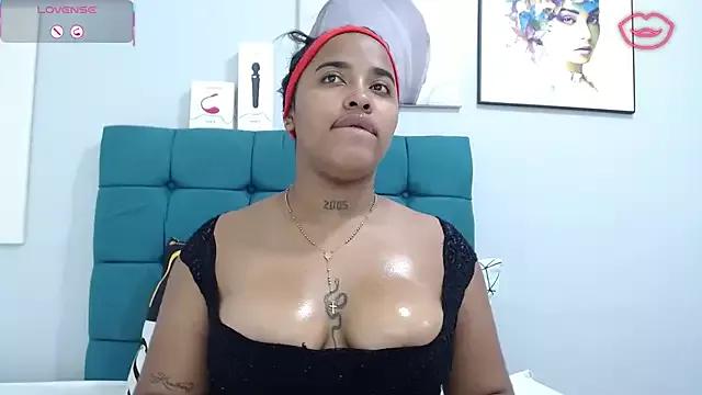 AichaBrown on StripChat 